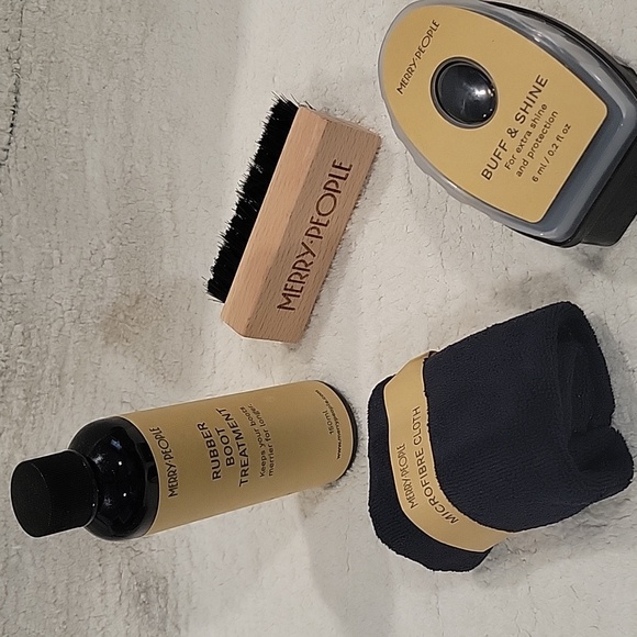 Black Ankle Rain Boots for Women With Care Kit - Picture 13 of 14